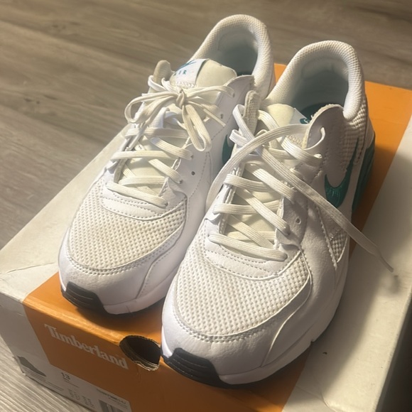 Nike Air Max, Size 9. Almost brand new. Only worn twice. - Picture 3 of 3